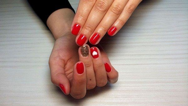 Adorable manucure en rouge: nouveau