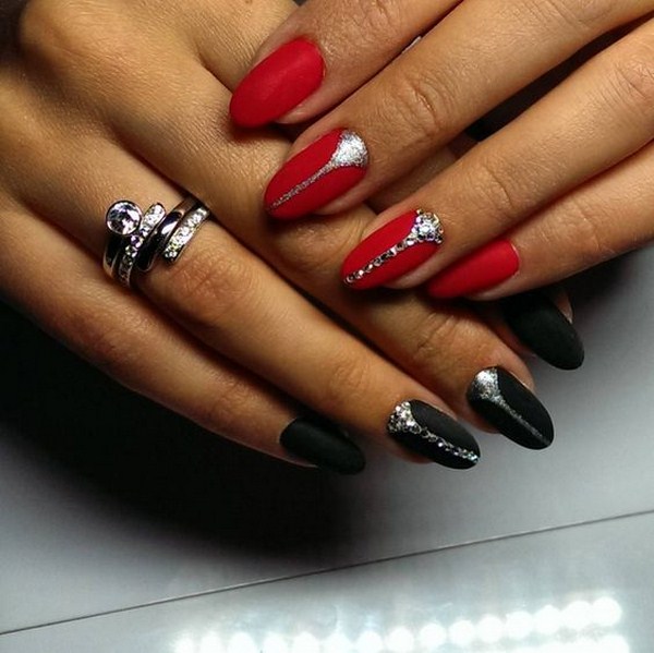 Adorable manucure en rouge: nouveau