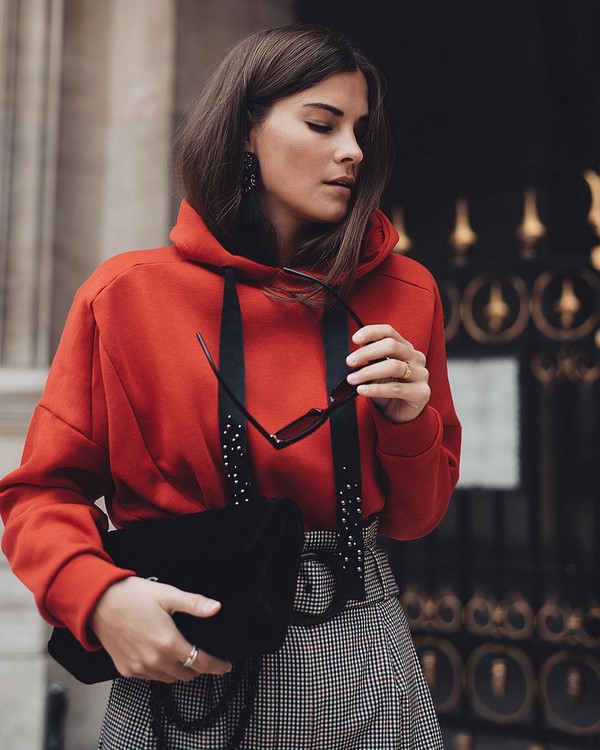 Looks à la mode avec des sweat-shirts: nouvelles photo