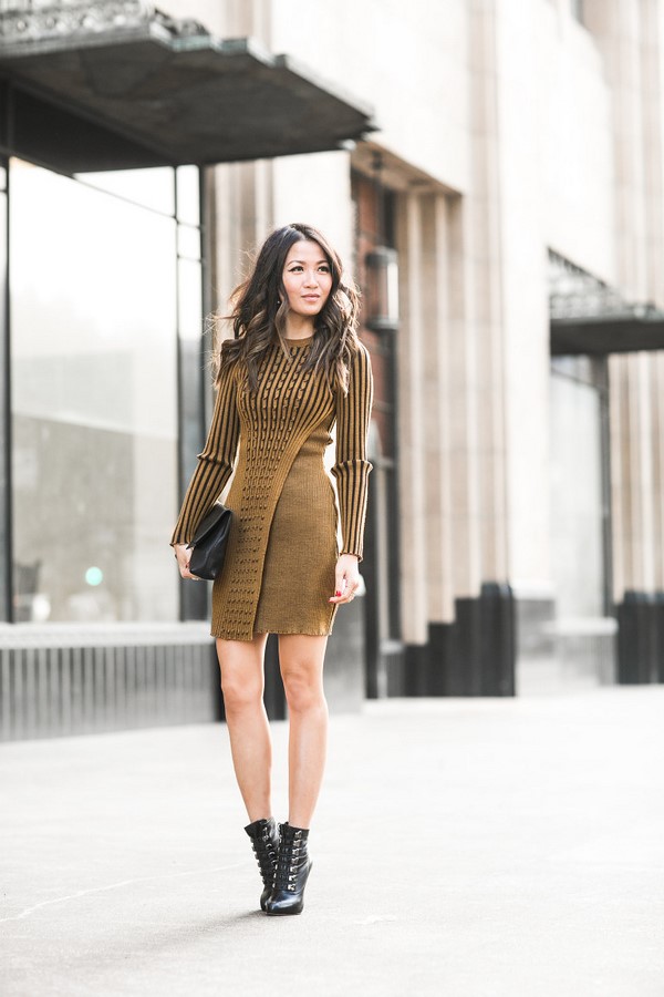 Belles robes tricotées automne-hiver: noeuds à la mode sur la photo