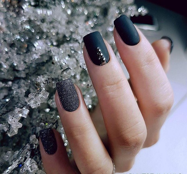 Idées de conception d'ongles à la mode pour la nouvelle année 2024: photos