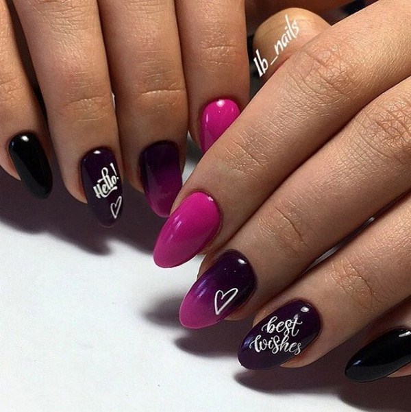 Superbe manucure avec inscriptions: mots sur les ongles - idées de photos