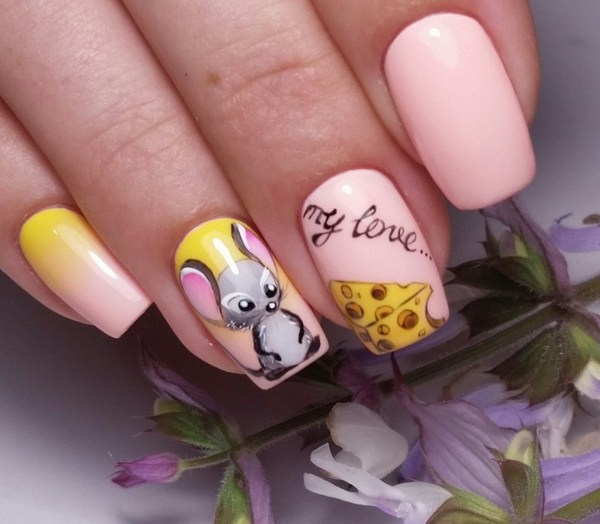 Superbe manucure avec inscriptions: mots sur les ongles - idées de photos