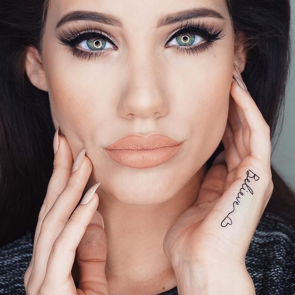 Maquillage brillant pour le Nouvel An 2024: les meilleures idées photo pour le maquillage du Nouvel An