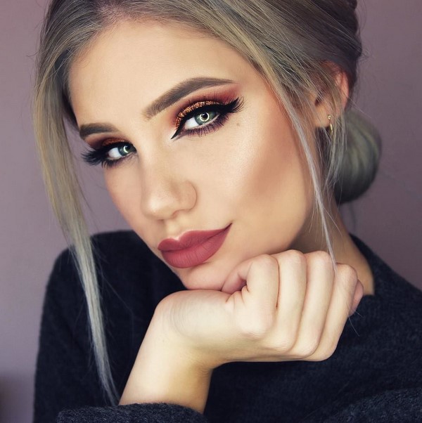 Maquillage brillant pour le Nouvel An 2024: les meilleures idées photo pour le maquillage du Nouvel An