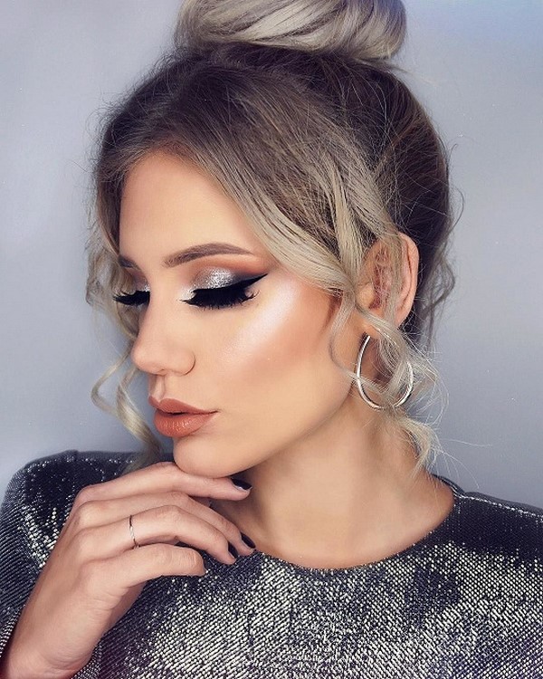 Maquillage brillant pour le Nouvel An 2024: les meilleures idées photo pour le maquillage du Nouvel An