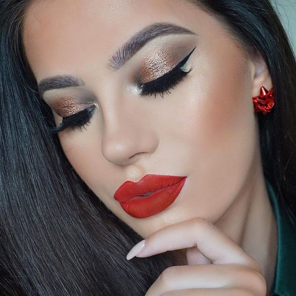 Maquillage brillant pour le Nouvel An 2024: les meilleures idées photo pour le maquillage du Nouvel An