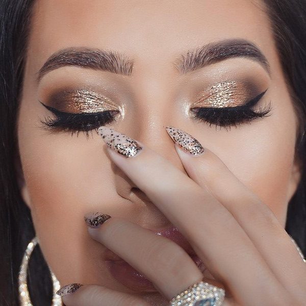 Maquillage brillant pour le Nouvel An 2024: les meilleures idées photo pour le maquillage du Nouvel An