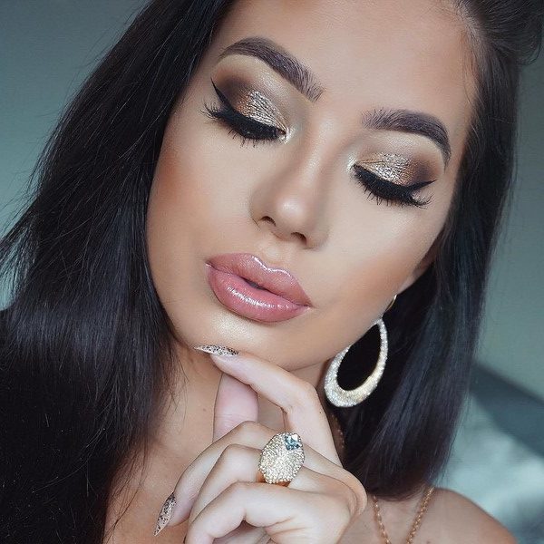 Maquillage brillant pour le Nouvel An 2024: les meilleures idées photo pour le maquillage du Nouvel An