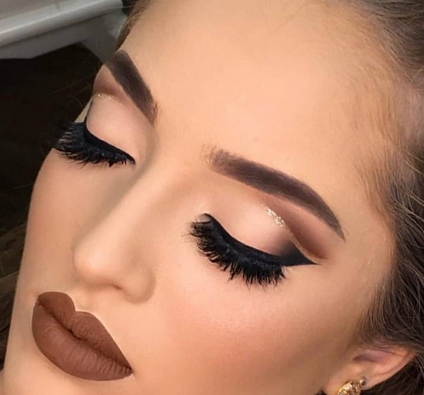 Maquillage brillant pour le Nouvel An 2024: les meilleures idées photo pour le maquillage du Nouvel An