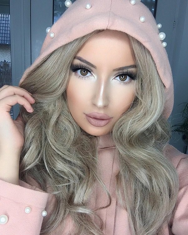 Maquillage brillant pour le Nouvel An 2024: les meilleures idées photo pour le maquillage du Nouvel An