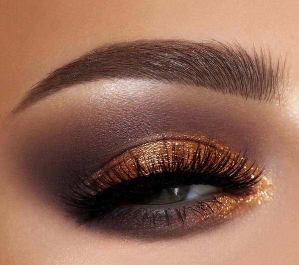 Maquillage brillant pour le Nouvel An 2024: les meilleures idées photo pour le maquillage du Nouvel An