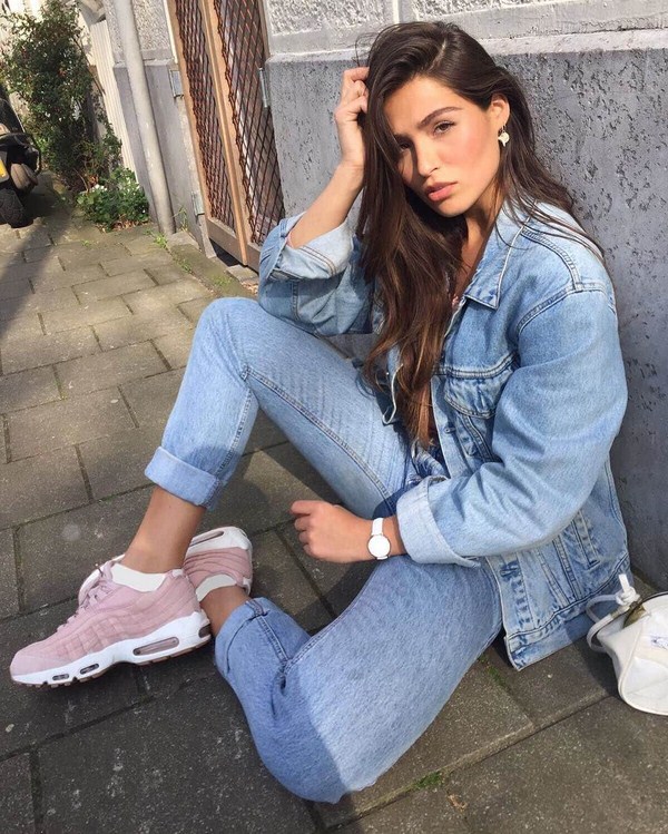 Tendances mode pour les sneakers: avec quoi porter des sneakers - voir photo