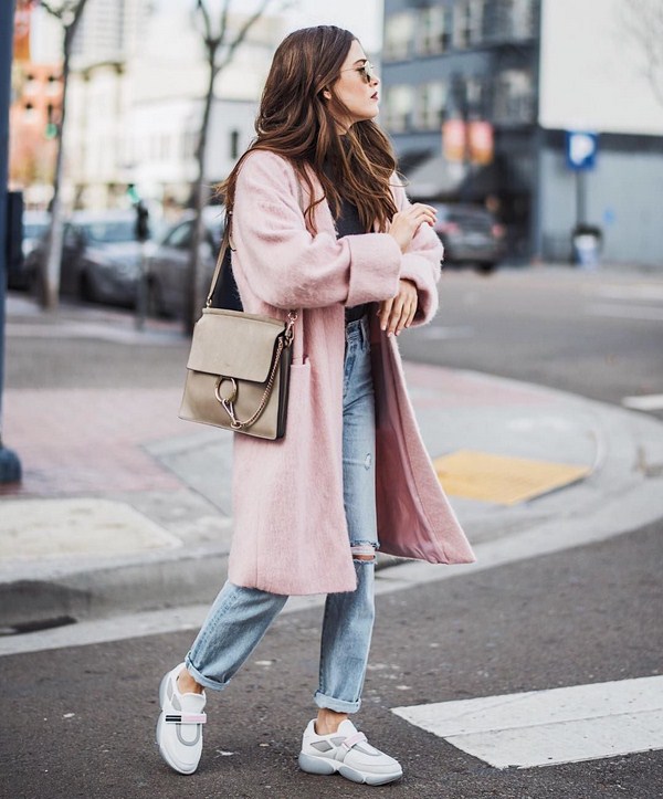 Tendances mode pour les sneakers: avec quoi porter des sneakers - voir photo