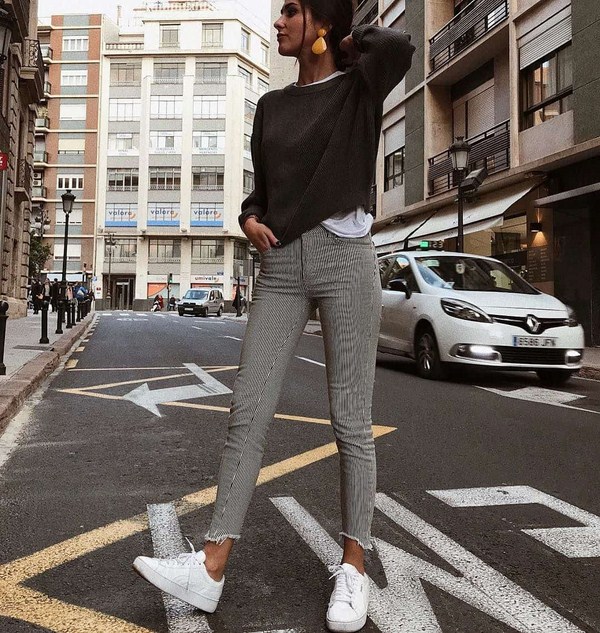 Tendances mode pour les sneakers: avec quoi porter des sneakers - voir photo