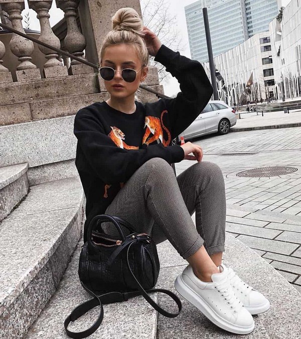 Tendances mode pour les sneakers: avec quoi porter des sneakers - voir photo