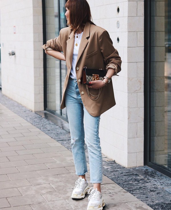 Tendances mode pour les sneakers: avec quoi porter des sneakers - voir photo