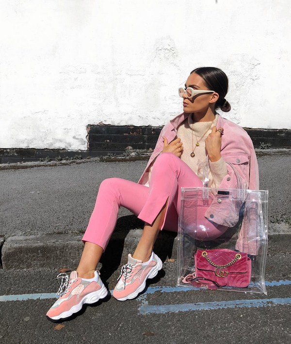 Tendances mode pour les sneakers: avec quoi porter des sneakers - voir photo