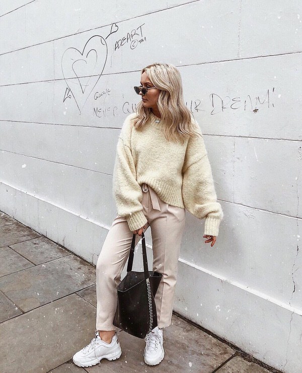 Tendances mode pour les sneakers: avec quoi porter des sneakers - voir photo