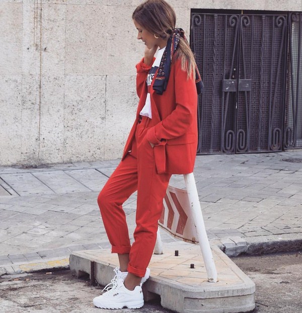 Tendances mode pour les sneakers: avec quoi porter des sneakers - voir photo