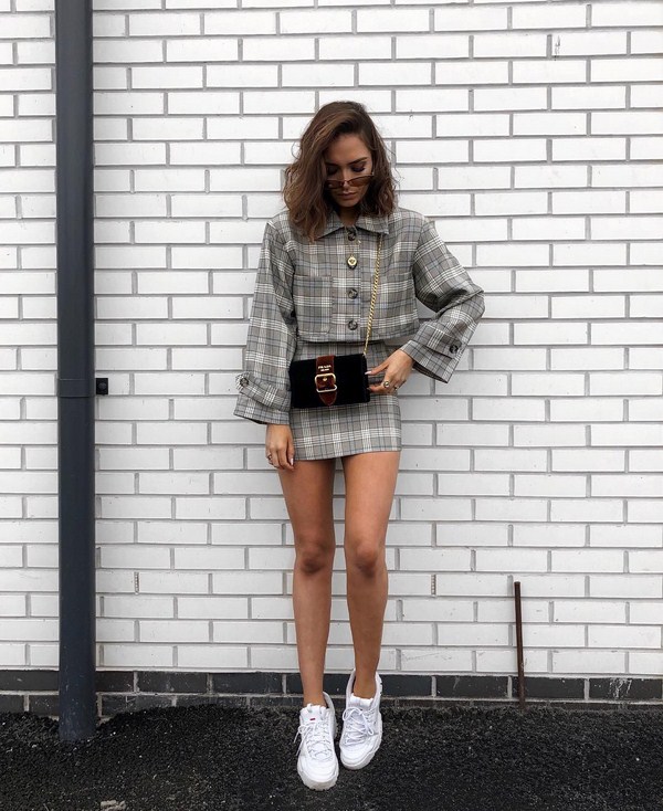 Tendances mode pour les sneakers: avec quoi porter des sneakers - voir photo