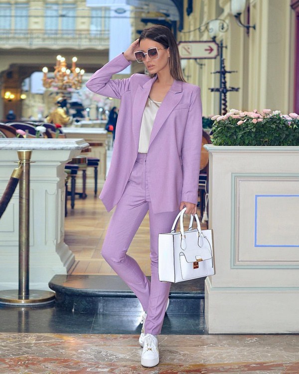 Tendances mode pour les sneakers: avec quoi porter des sneakers - voir photo