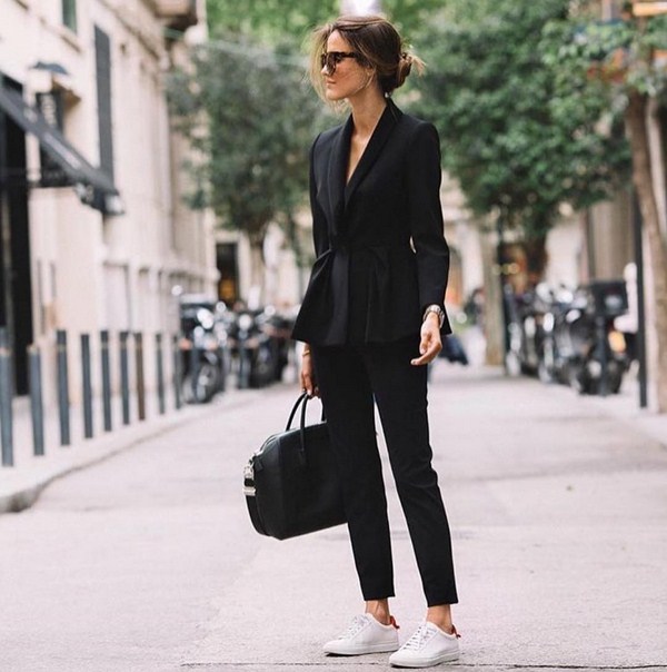 Tendances mode pour les sneakers: avec quoi porter des sneakers - voir photo