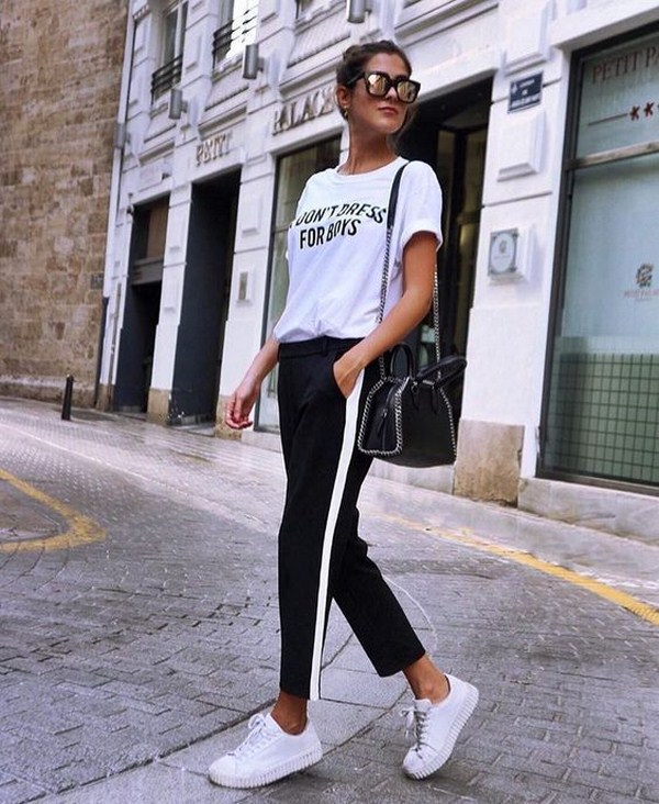 Tendances mode pour les sneakers: avec quoi porter des sneakers - voir photo