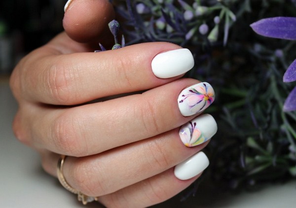 Manucure de mariage de la mariée: options de conception d'ongles luxueuses