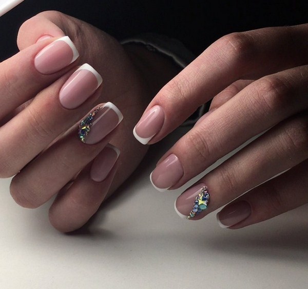 Manucure de mariage de la mariée: options de conception d'ongles luxueuses