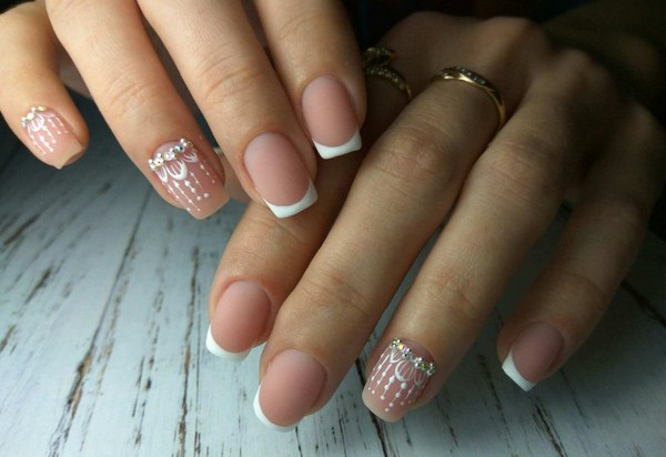 Manucure de mariage de la mariée: options de conception d'ongles luxueuses