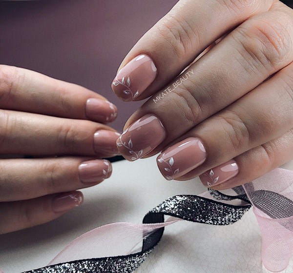 Manucure de mariage de la mariée: options de conception d'ongles luxueuses