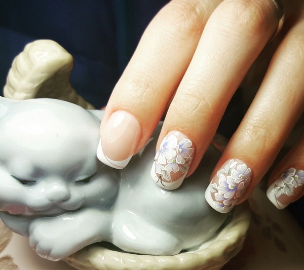 Manucure de mariage de la mariée: options de conception d'ongles luxueuses