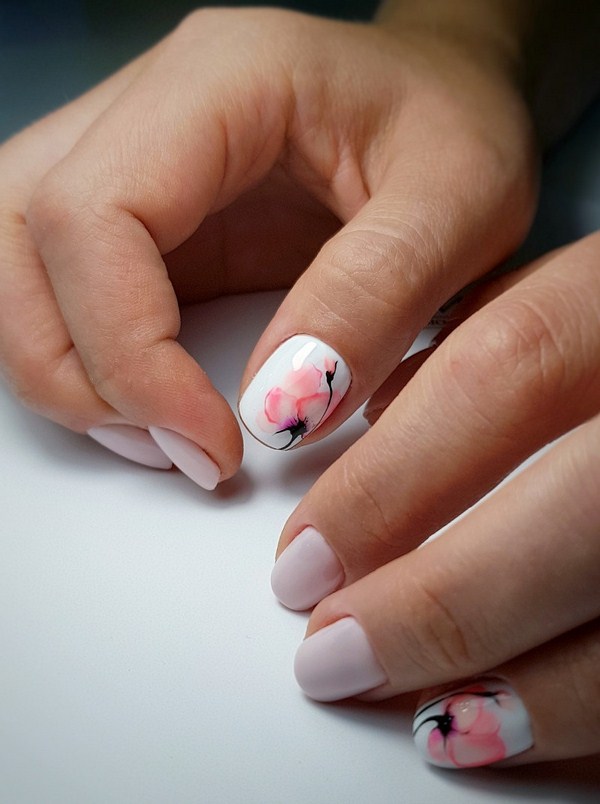 Manucure de mariage de la mariée: options de conception d'ongles luxueuses