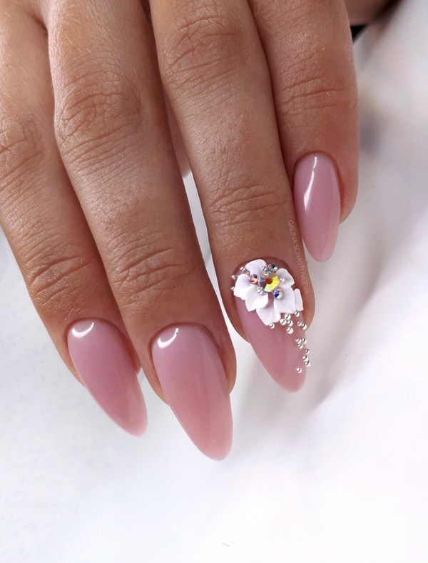 Manucure de mariage de la mariée: options de conception d'ongles luxueuses