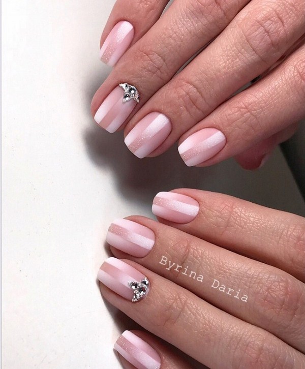 Manucure de mariage de la mariée: options de conception d'ongles luxueuses