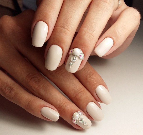 Manucure de mariage de la mariée: options de conception d'ongles luxueuses