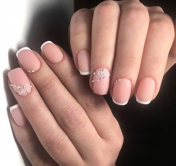 Manucure de mariage de la mariée: options de conception d'ongles luxueuses