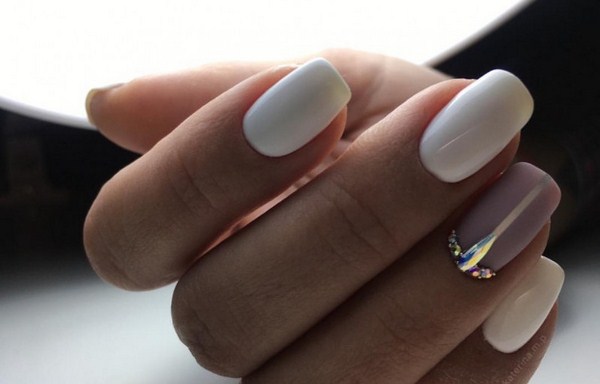 Manucure de mariage de la mariée: options de conception d'ongles luxueuses