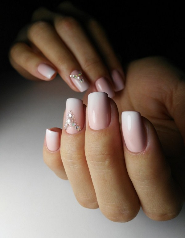 Manucure de mariage de la mariée: options de conception d'ongles luxueuses