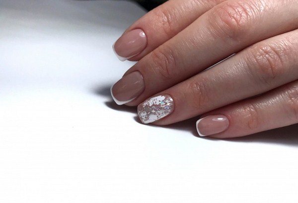 Manucure de mariage de la mariée: options de conception d'ongles luxueuses