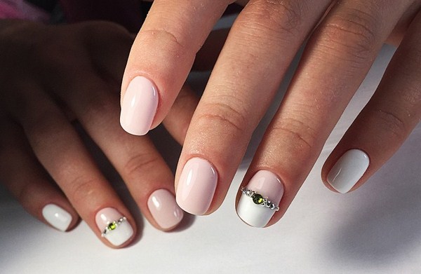 Manucure de mariage de la mariée: options de conception d'ongles luxueuses