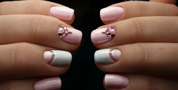 Manucure de mariage de la mariée: options de conception d'ongles luxueuses