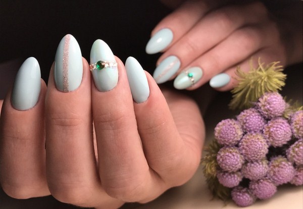 Manucure de mariage de la mariée: options de conception d'ongles luxueuses