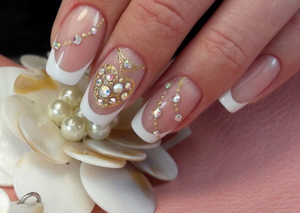 Manucure de mariage de la mariée: options de conception d'ongles luxueuses