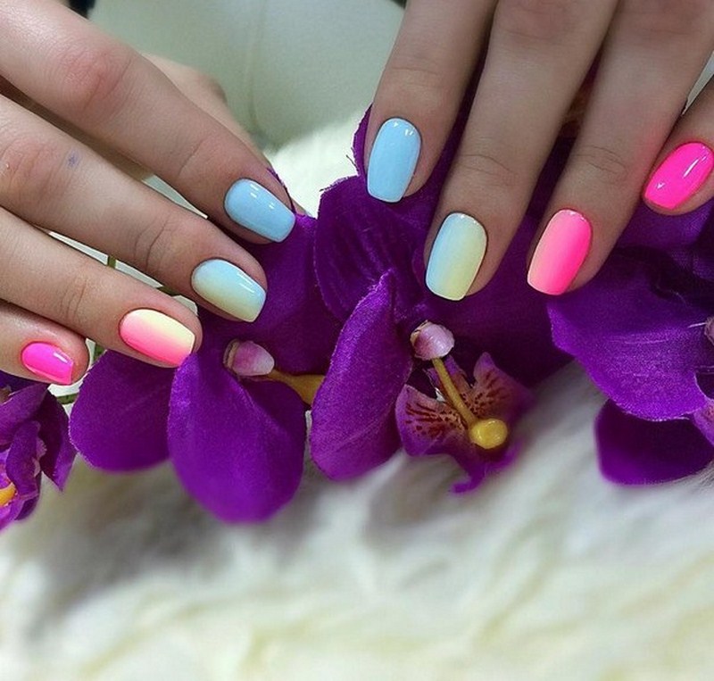 Explosion de couleurs! Manucure d'été dans des idées colorées et des innovations pour les ongles