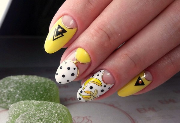 Manucure à la mode aux petits pois: idées et nouveautés photo