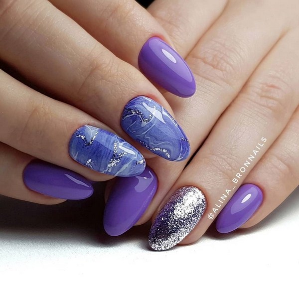 Belle manucure au design à la mode - les meilleures nouvelles de la photo