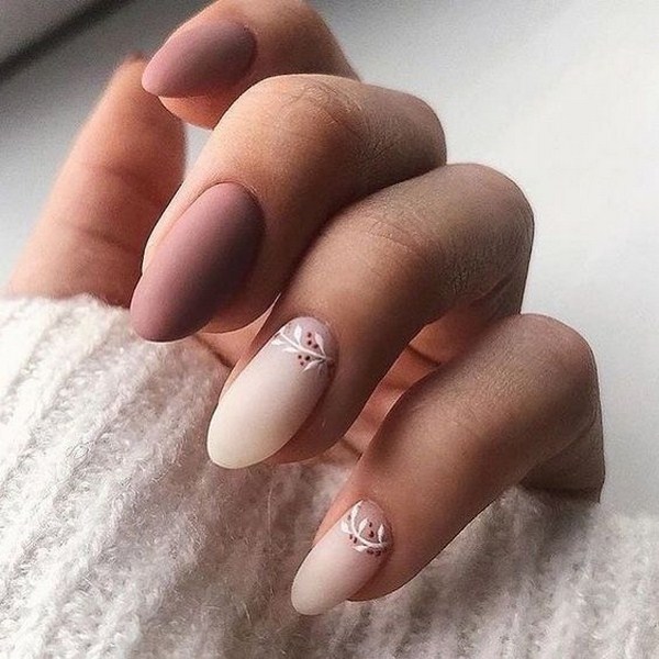 Belle manucure au design à la mode - les meilleures nouvelles de la photo