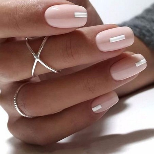 Belle manucure au design à la mode - les meilleures nouvelles de la photo